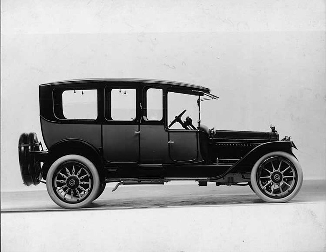 1915 Packard 3-38 two-toned cab-side limousine, right side
