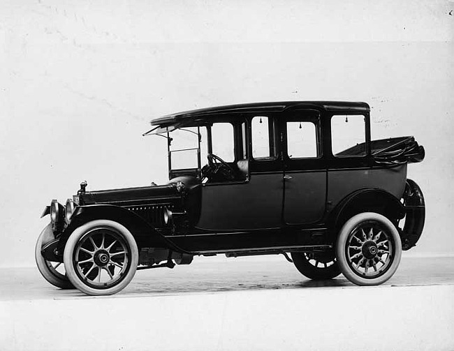 1915 Packard 3-38 two-toned landaulet with cab-sides, left side, quarter collapsed