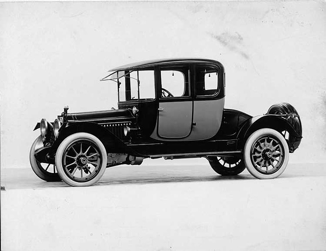 1915 Packard 3-38 two-toned coupe, five-sixth front view, left side