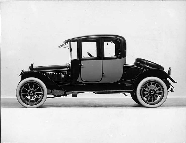 1915 Packard 3-38 two-toned coupe, left side