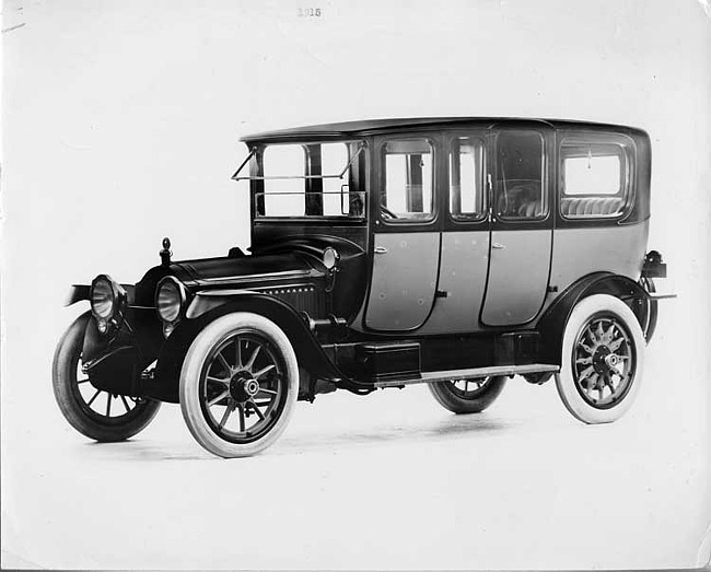 1915 Packard 3-38 two-toned imperial limousine, three-quarter front view, left side