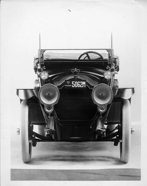 1915 Packard 3-38 4-door open car, close up front view