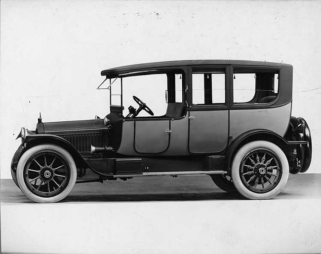 1916 Packard 1-35 two-toned limousine, nine-tenths front view, left side