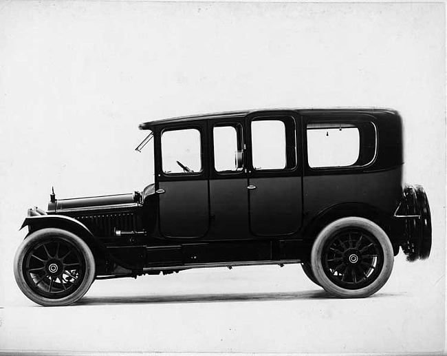 1916 Packard 1-35 two-toned imperial limousine, left side