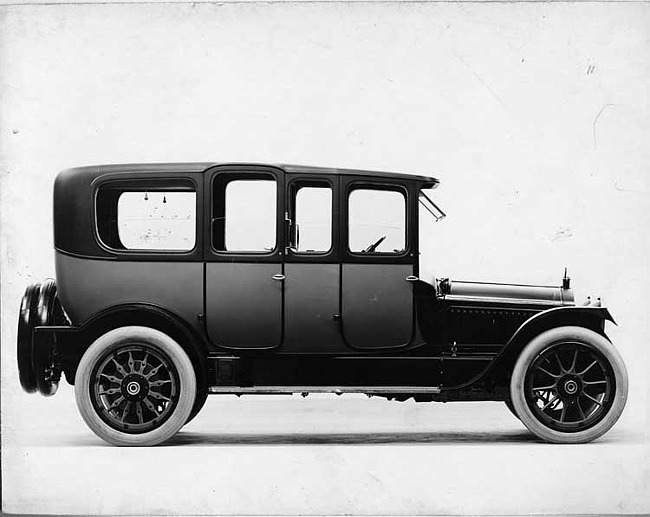 1916 Packard 1-35 two-toned imperial limousine, right side