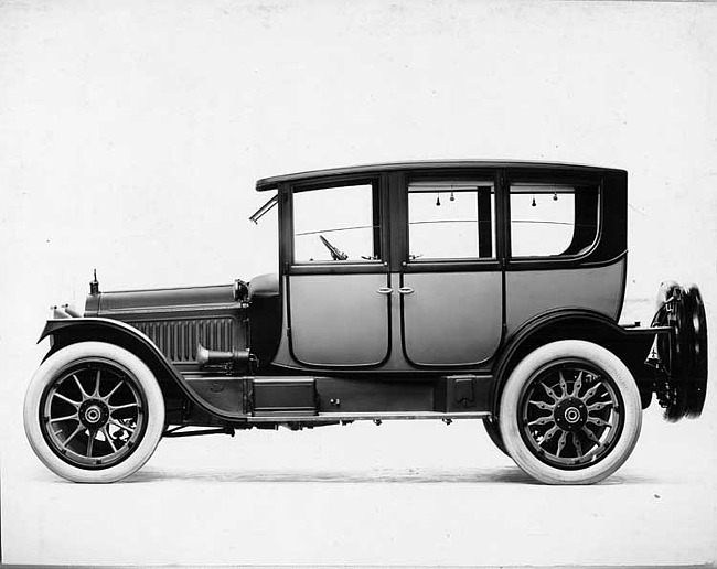 1916 Packard 1-35 two-toned salon brougham, left side