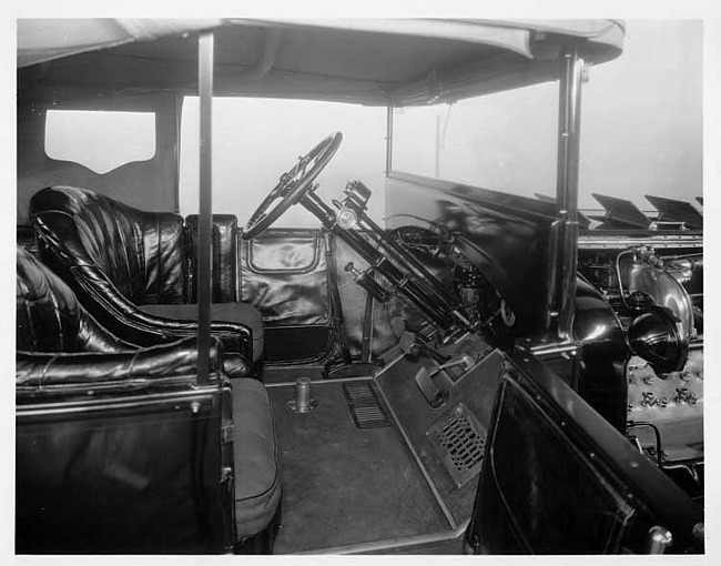 1916 Packard interior of front seats