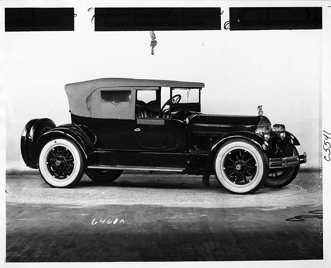 1916 Packard cloverleaf roadster, three-quarter front view, right side