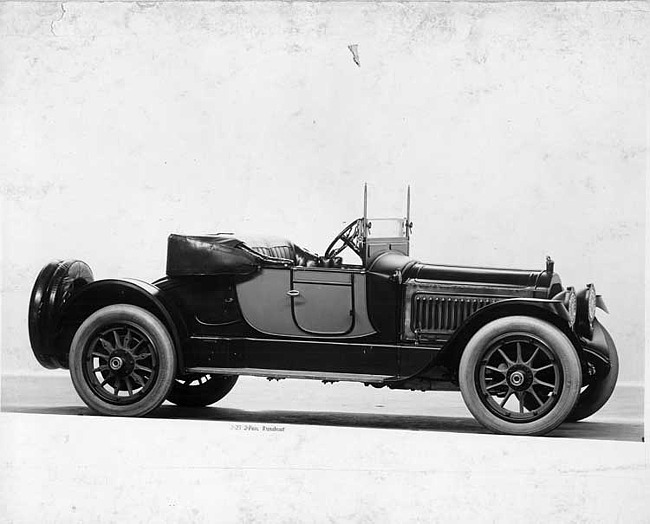 1917 Packard two-toned runabout, seven-eights right side front view, top lowered