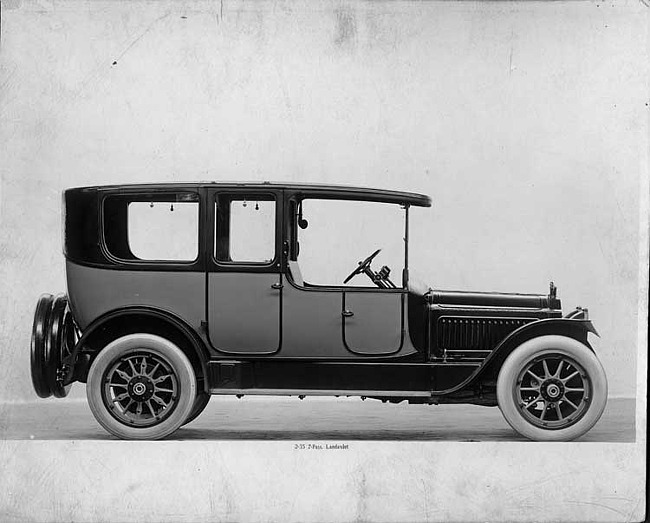1917 Packard two-toned landaulet, right side view