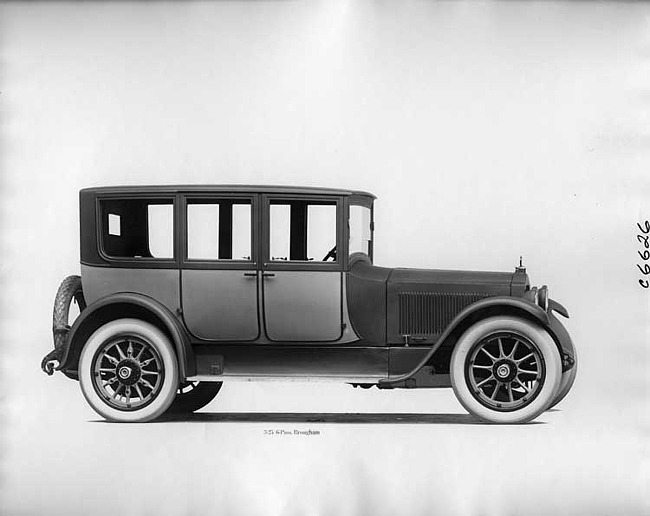 1918 Packard two-toned brougham, right side view