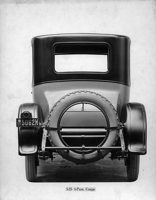 1918-1919 Packard two-toned coupe, rear view