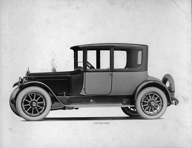 1918-1919 Packard two-toned coupe, seven-eights right front view