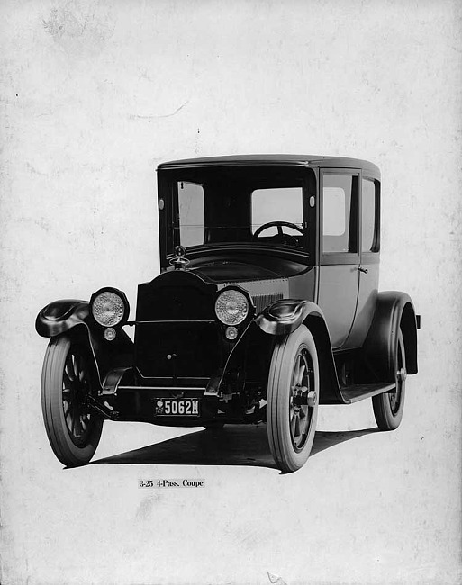 1918-1919 Packard two-toned coupe, three-quarter front view