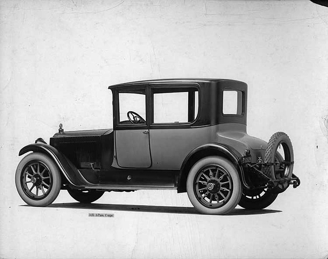 1918-1919 Packard two-toned coupe, five-sixths left rear view