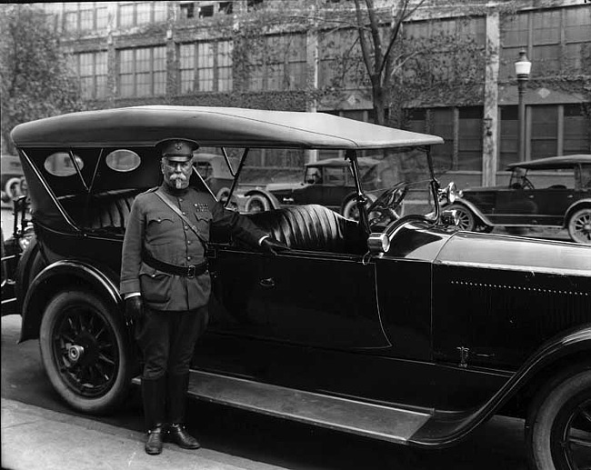1920 Packard phaeton, man in military uniform standing alongside