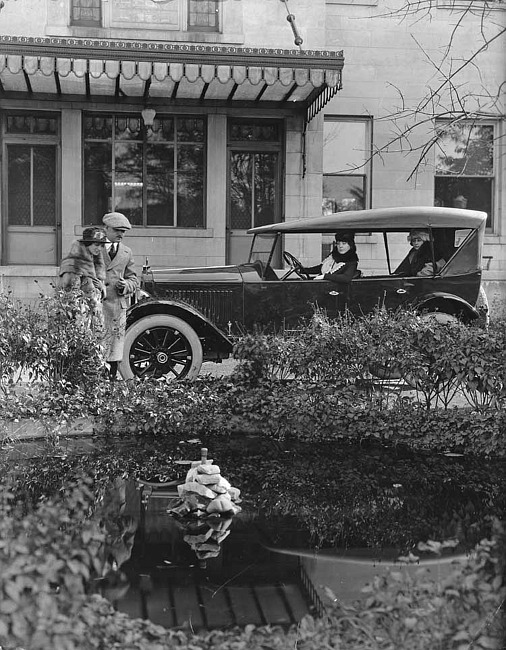 1921-1922 Packard touring car parked in front of stone building