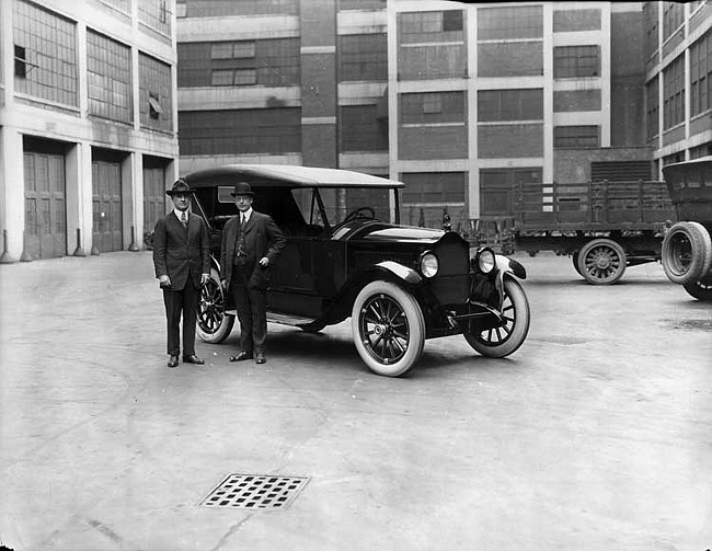 1921-1922 Packard touring car at Packard plant with Alvan Macauley