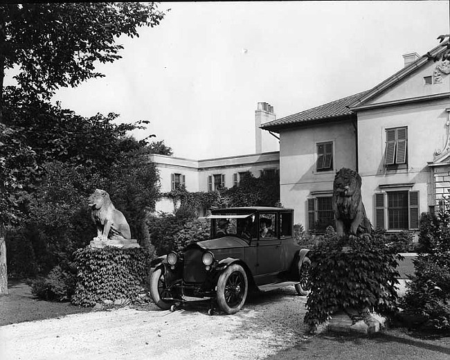 1921-1922 Packard coupe in residential driveway between stone lions