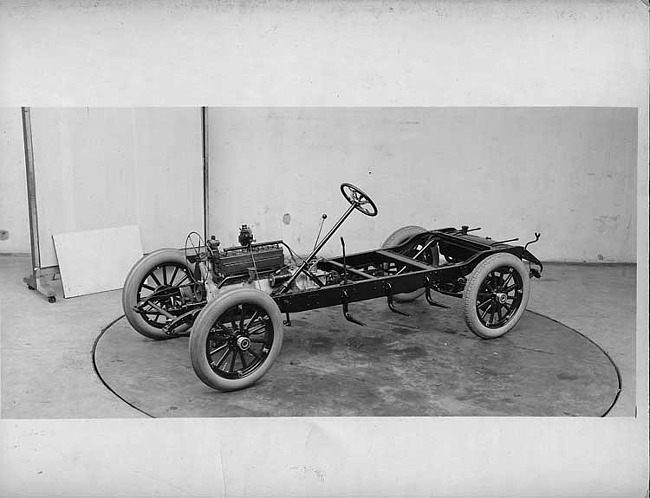 1920-1922 Packard chassis, three-quarter front left side view