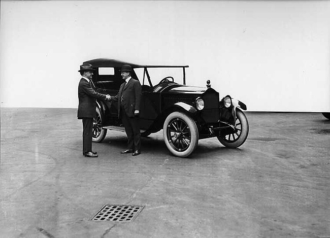 1921-1922 Packard touring car with Alvan Macauley