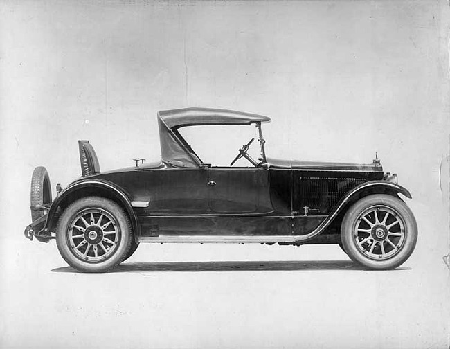 1920-1923 Packard runabout, right side view, top raised