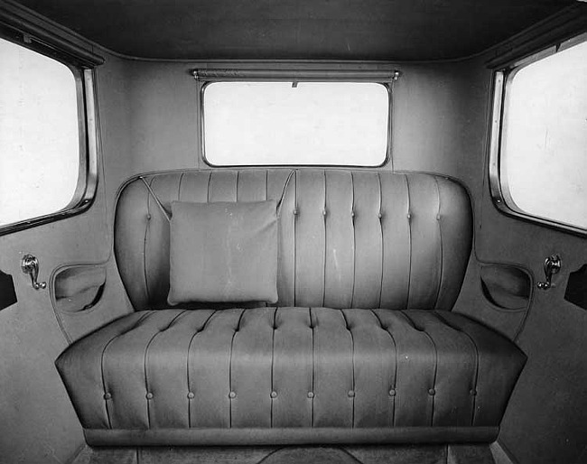 1920-1923 Packard duplex sedan, view of rear interior, showing rear bench seat