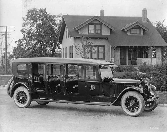 1920-1923 Packard special 5-door commuter bus parked on residential street