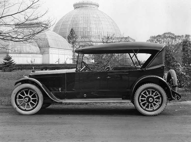 1920-1923 Packard phaeton parked near Belle Isle Conservatory, Detroit,Mich.  