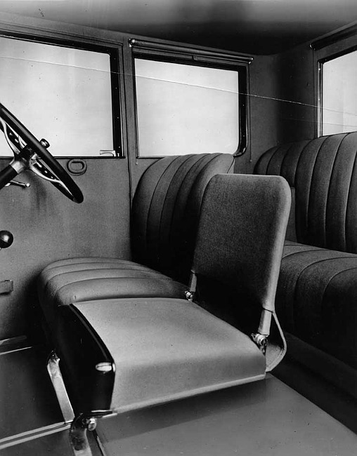 1922-1923 Packard coupe, view of front interior through driver's door