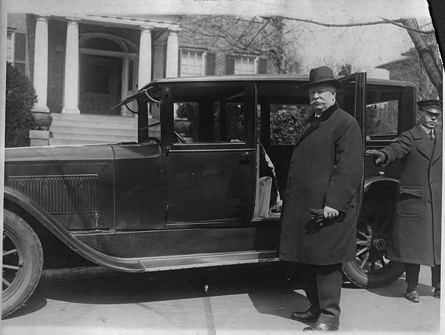 1922-1923 Packard sedan-limousine, chauffeur holding door for Justice William H. Taft