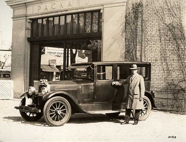 1922-1923 Packard sedan, in front of Packard dealership with owner Thomas Allen