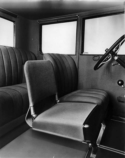 1923 Packard coupe, view of front interior through passenger side door