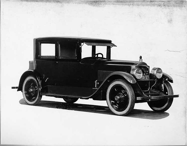 1924 Packard coupe, three-quarter right front view