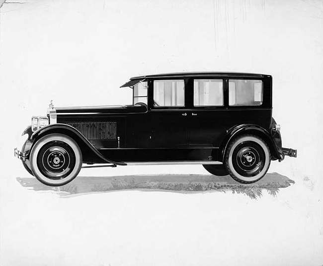 1924 Packard sedan limousine, seven-eights left front view