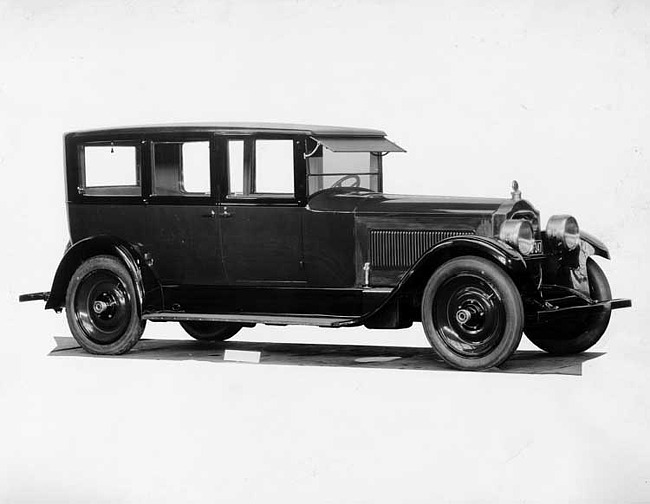 1924 Packard two-toned sedan, seven-eights right front view