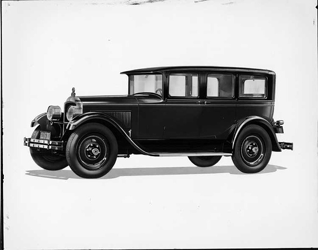 1927 Packard sedan, three-quarter left front view