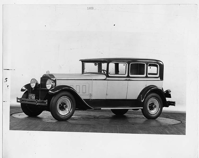 1929 Packard sedan, three-quarter left front view