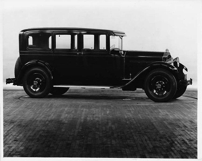 1929 Packard sedan, right side view