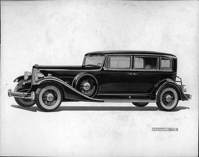 1933 Packard sedan, nine-tenths left side view