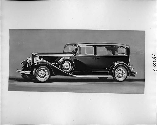 1933 Packard sedan limousine, nine-tenths left side view