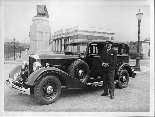 1934 Packard sedan with owner Octavio Ferreira Noval in Rio de Janiero