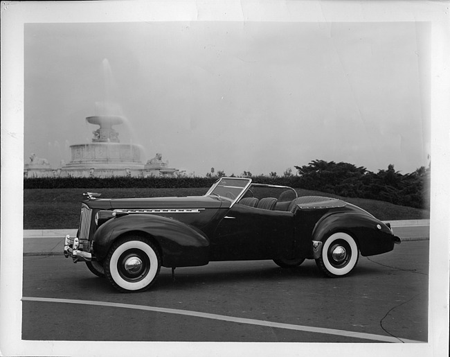 1940 Packard convertible victoria by Scott fountain, Belle Isle