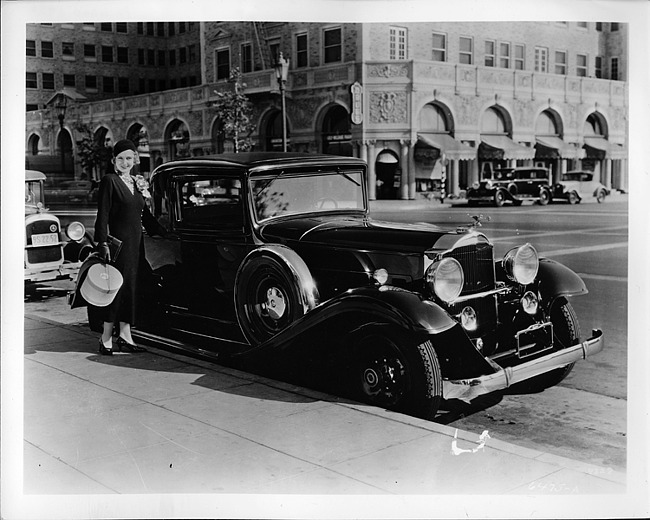 1932 Packard coupe and owner Madge Evans