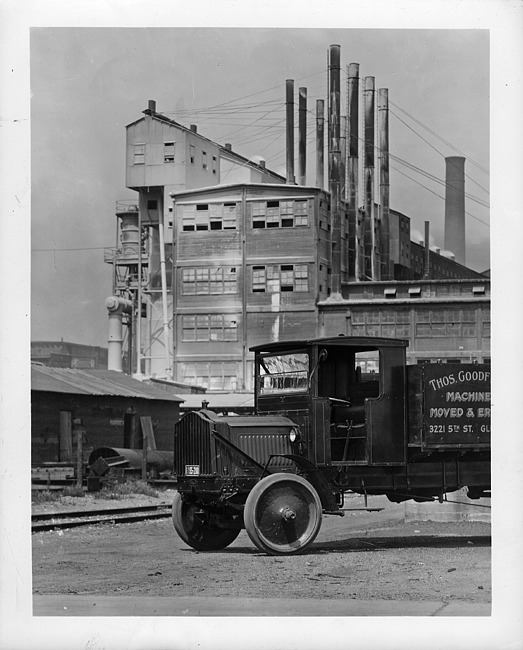 1918-19 Packard truck in factory yard