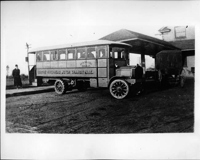 Packard bus belonging to Riverhead Motor Transit Line, side view