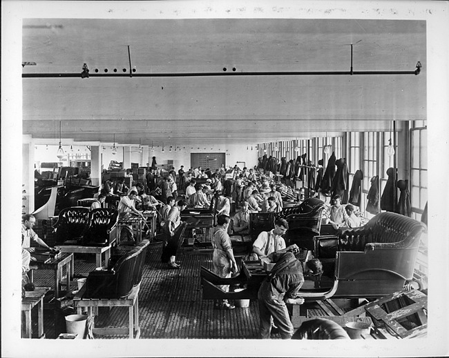 Packard Motor Car Co. assembly room, 1910