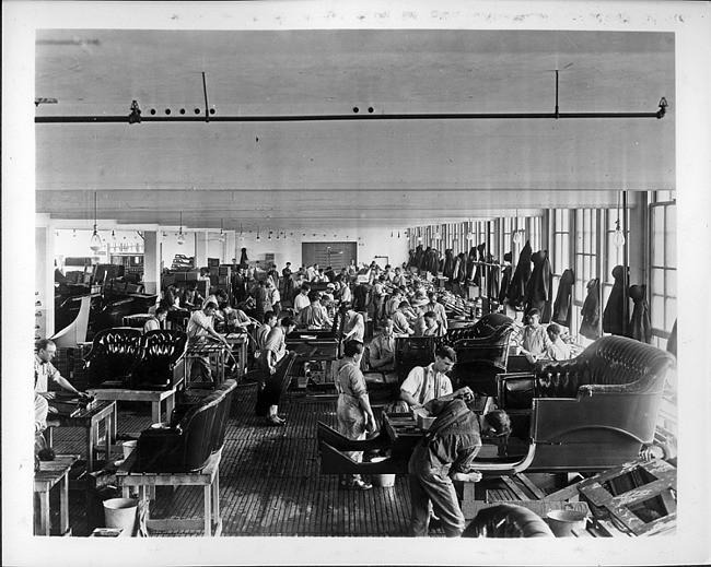 Packard  Motor Car Co. assembly room, 1910