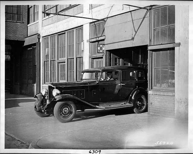 1933 Packard sedan loaded for delivery