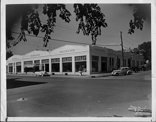 Packard dealership, Tulsa, Okla., 1937